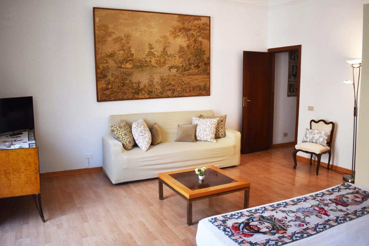Appartamento Nel Centro Storico Di Palermo - Via Meli'S House Bagian luar foto