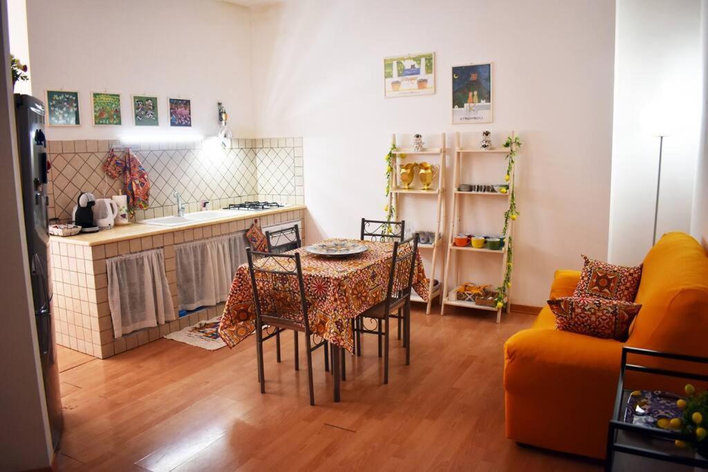 Appartamento Nel Centro Storico Di Palermo - Via Meli'S House Bagian luar foto