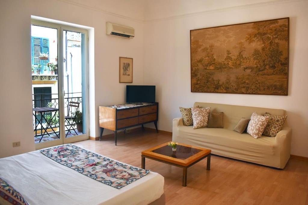 Appartamento Nel Centro Storico Di Palermo - Via Meli'S House Bagian luar foto